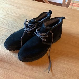 NWOT UGG NUELAND SUEDE CHUKKA BOOT MEN SZ 7